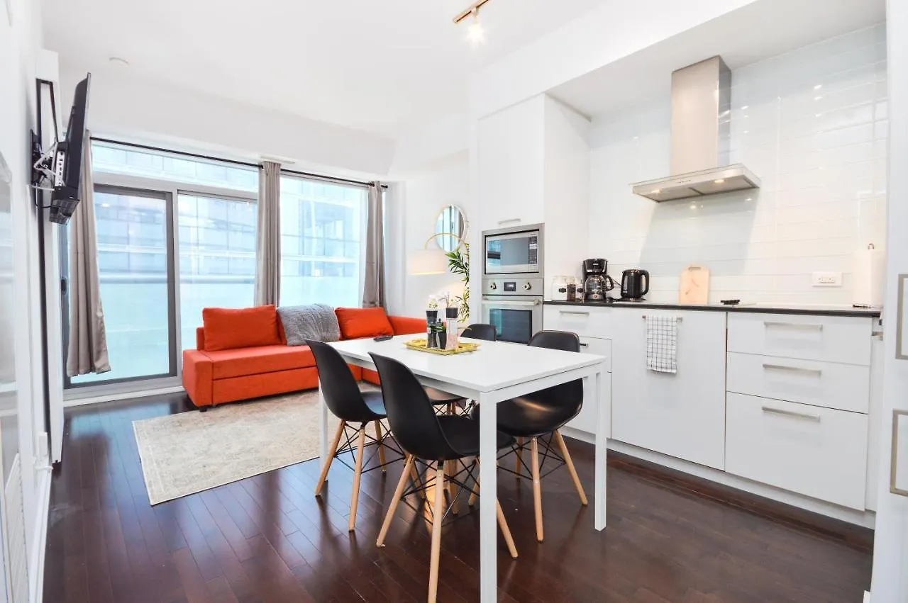 ****  Downtown Toronto Scotiabank Arena, Rogers Centre, Union Station, Cn Tower Hotel Canada